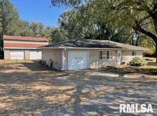 1802 S 14th St, Pekin, IL