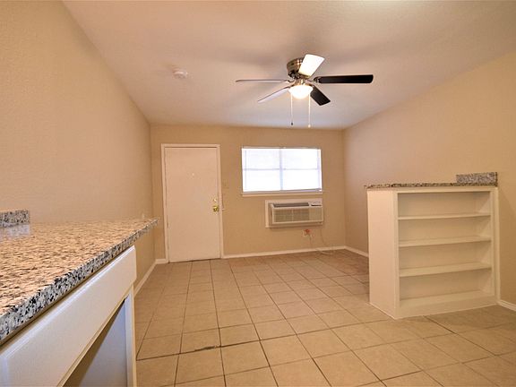 3rd image of 3016 E Abram St #113