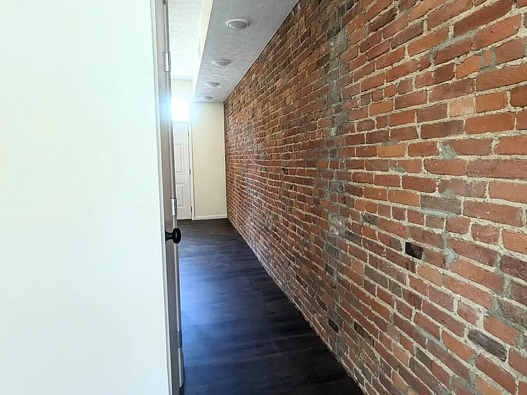 1619 Mansfield St — Photo 10