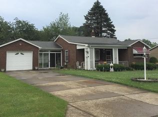 317 Lincoln Ave, Farrell, PA 16121