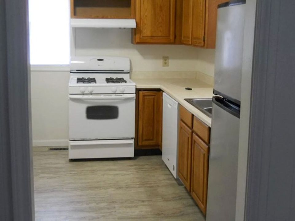 2nd image of 1422 Potomac Ave