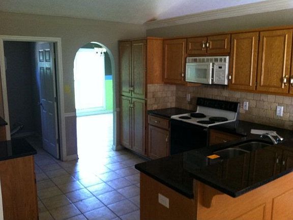 4th image of 265 Lee Road 980
