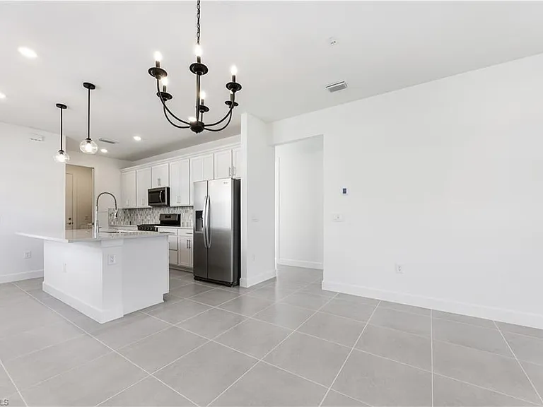 19226 Hinkley Dr — Photo 25