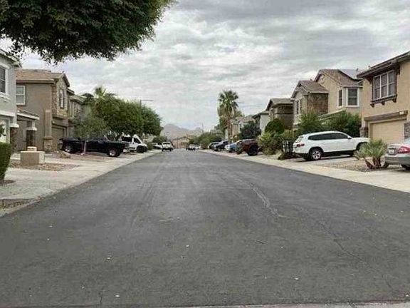 Exterior Neighborhood (street photo)
