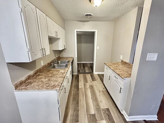 2nd image of 3588 Hendricks Ave