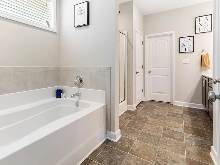 66 Kensington Dr — Photo 22
