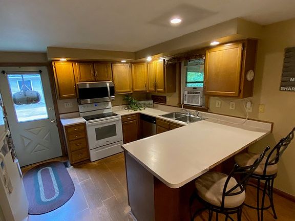 4th image of 330 McGhee Ln