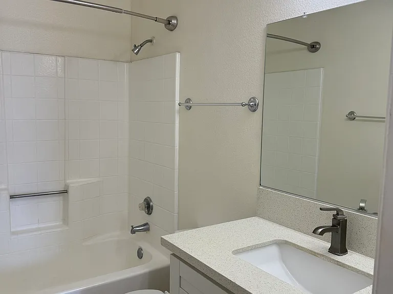 1108 Termino Ave #304 — Photo 7