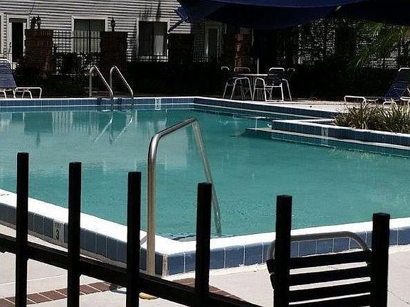 3rd image of 9504 Darien Ave #9504
