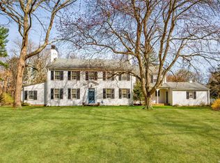 355 Stillwell Ln, Syosset, NY 11791