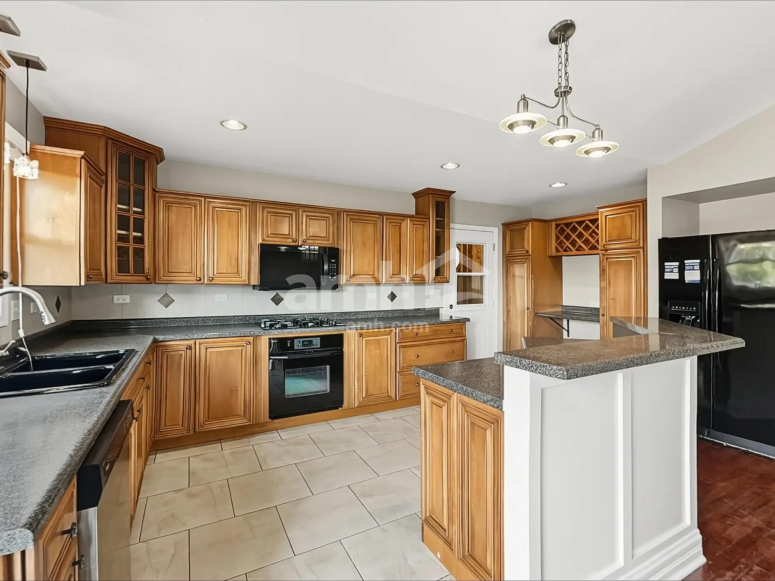 4 bed, 3.0 bath, 2070 sqft, $3,275 — Photo 4