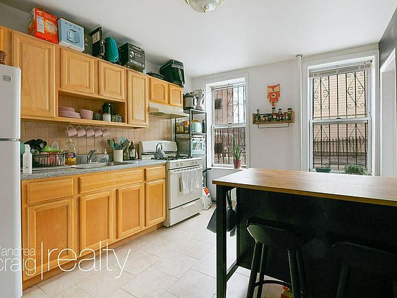 2nd image of 504 Carroll St #2