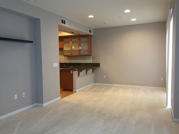 4th image of 555 Mariani Ln