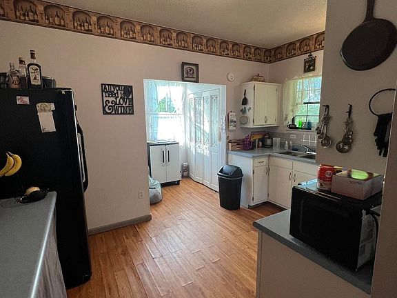 4th image of 1379 Vallaris St W