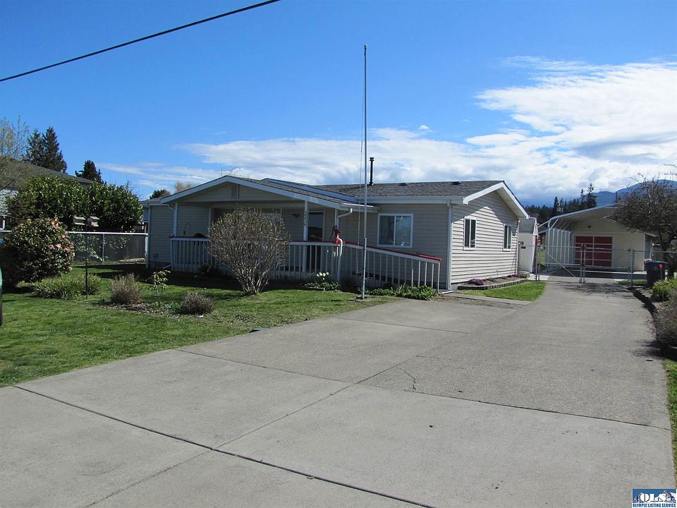 1st image of 2216 E 3rd Ave