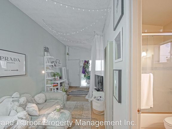 4th image of 1500 Manhattan Ave #C