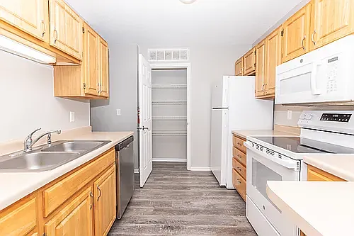 Georgetown Townhomes — Photo 9