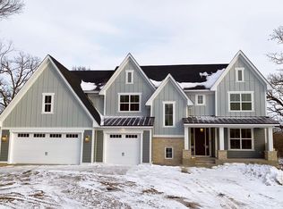 14 Sherwood Trl, Saint Paul, MN 55126