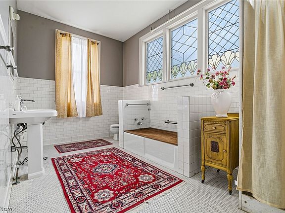 30th image of 1435 Market Ave N