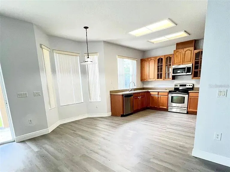 12946 Grovehurst Ave — Photo 2