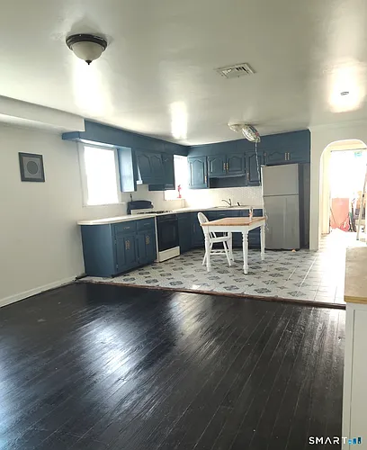 30 Hawkins St Photo 1