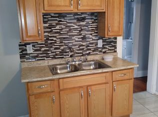 18 Dresden St, Springfield, MA 01109