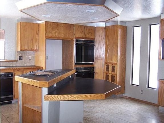 4th image of 15 Oakridge Way