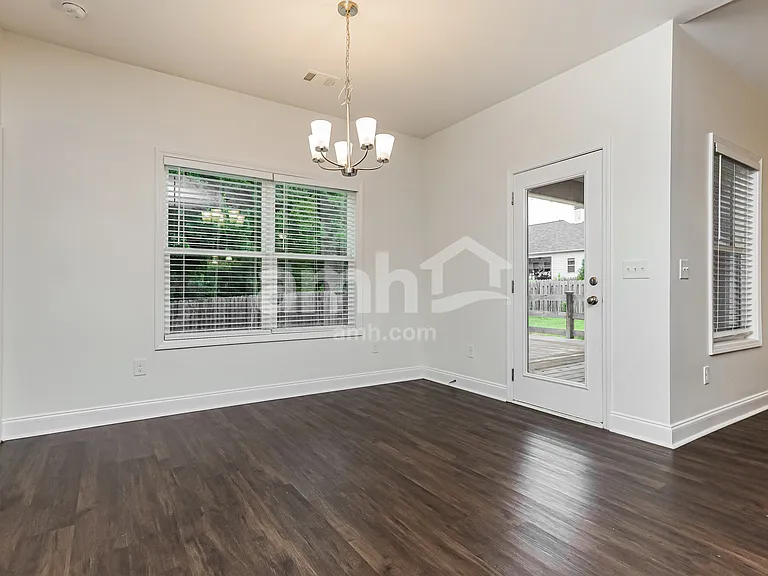 121 Coulter Woods Dr — Photo 8