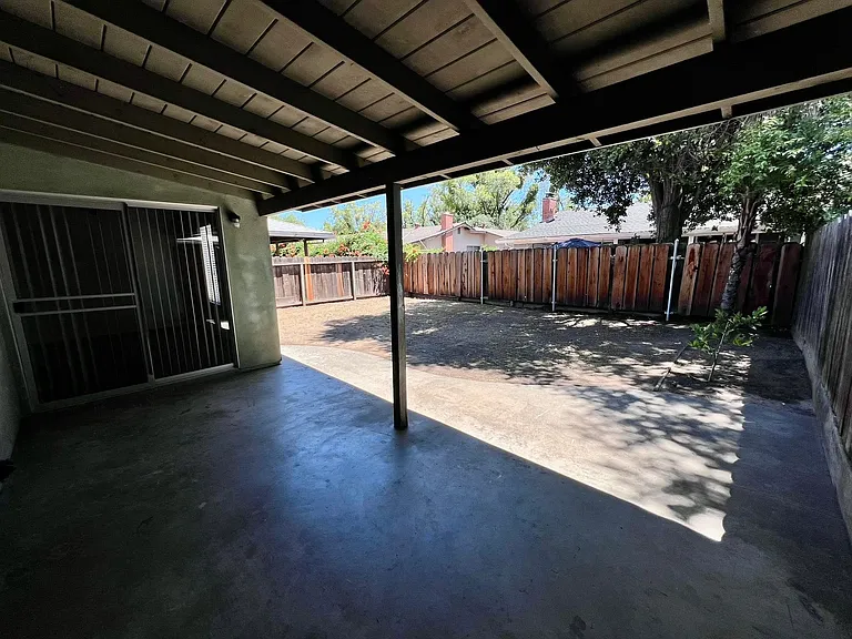 1322 Rose Ave — Photo 16