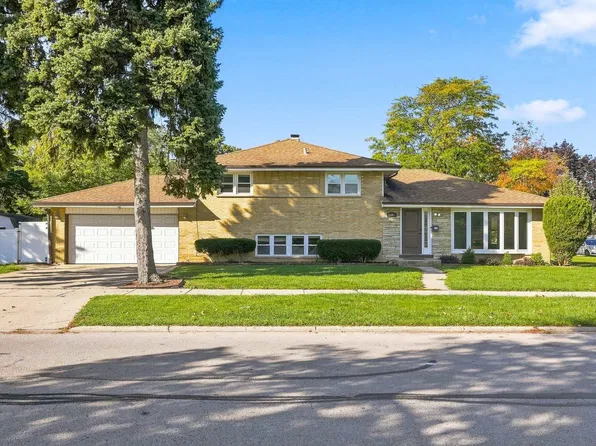 1586 Marshall Dr, Des Plaines, IL 60018