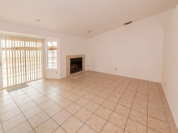 3rd image of 2770 W Calle Del Tigre