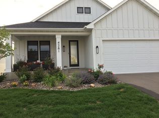 4281 Monarch Dr, Woodbury, MN 55129