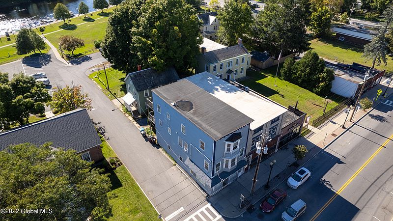 3rd image of 161 Broadway