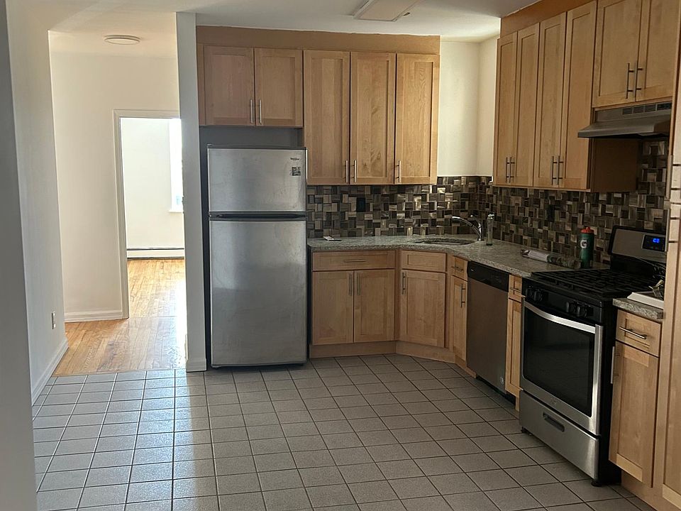 1st image of 25 W Broadway #2
