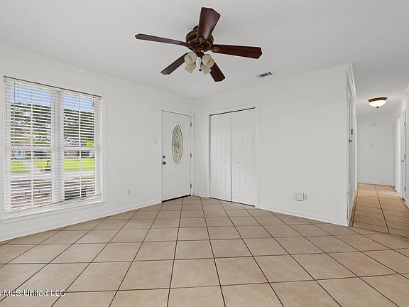 4th image of 1318 Parktown Dr