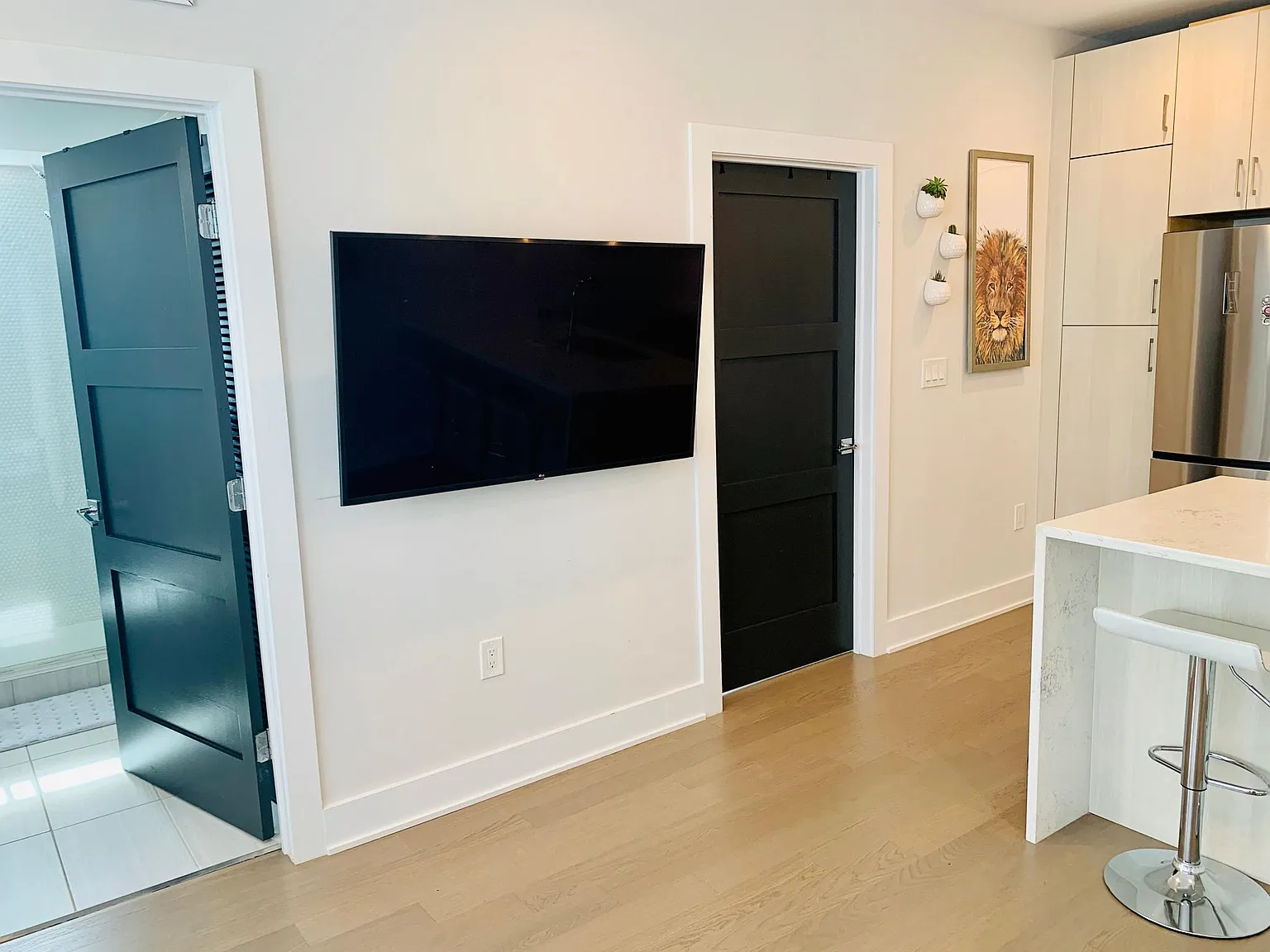 653 Irving St NW — Photo 3