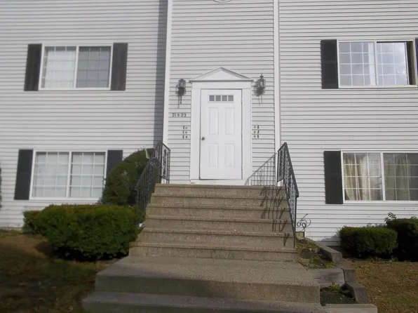 21 3rd St APT 1B, Waterbury, CT 06708