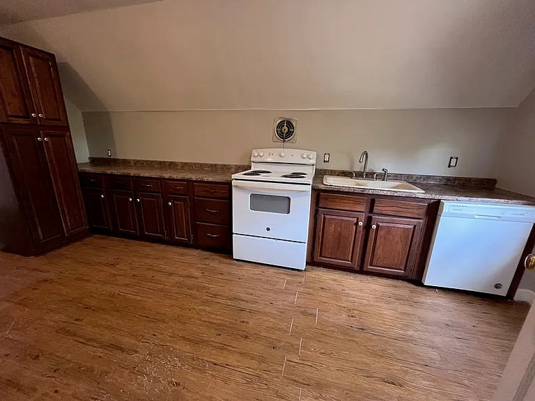 201 Main St #4 — Photo 11