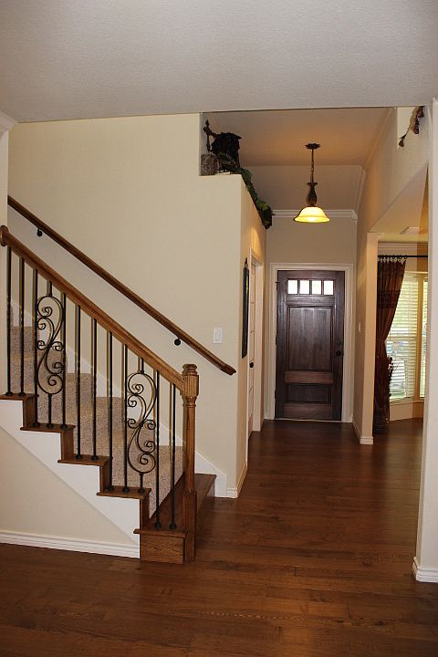1st image of 204 Oak Valley Dr