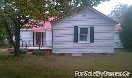SPACIOUS BACK YARD/PATIO
						:
						Nice-sized patio, mature trees