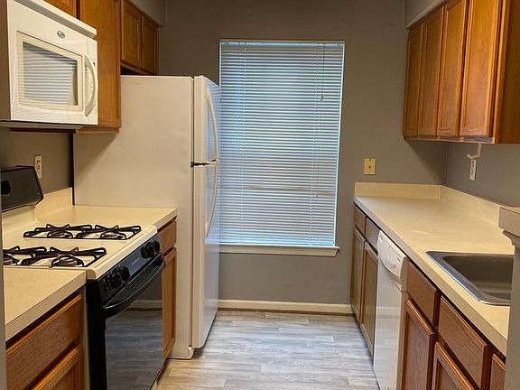 4th image of 8911 Town Center Cir #C-211