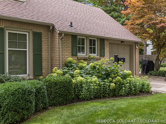 5th image of 409 Marywood Dr NE