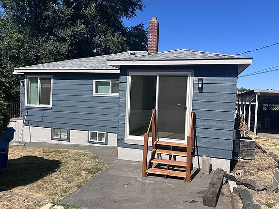2nd image of 702 SE 8th St