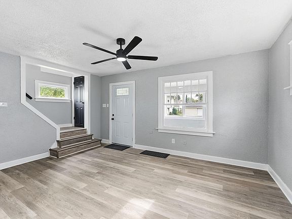 4th image of 3210 Central Dr