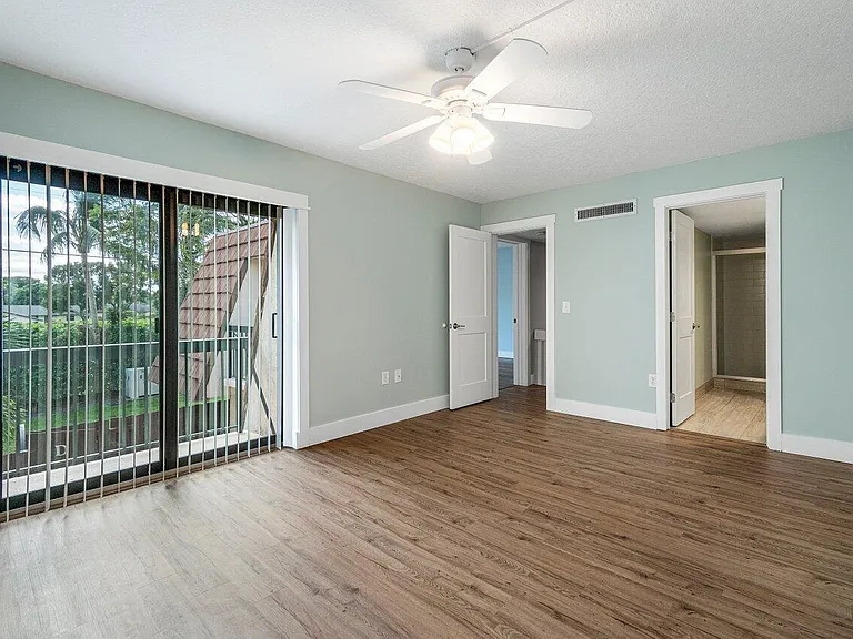 825 Center St #3D — Photo 12