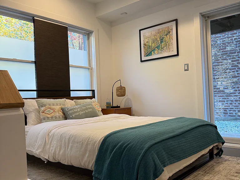1738 N Hoyne Ave — Photo 33