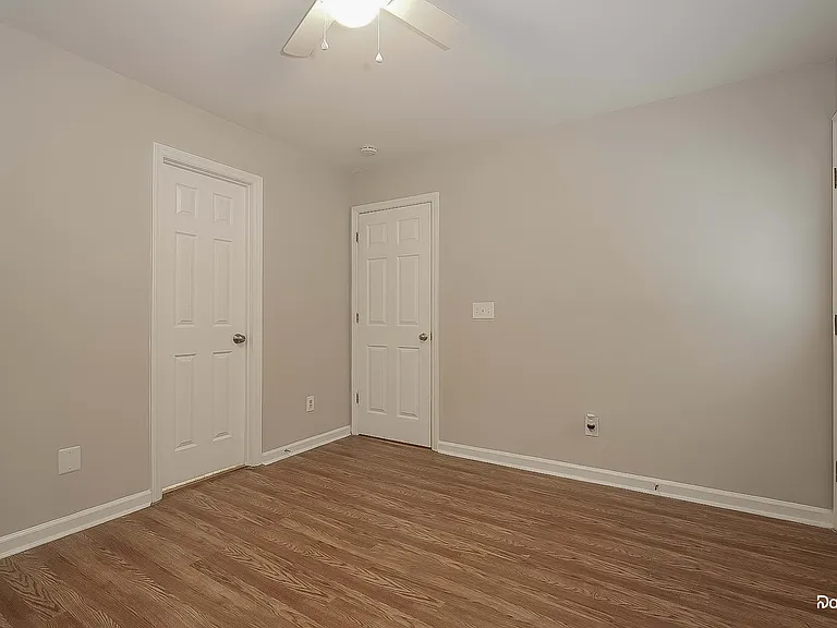 308 Lindale Dr — Photo 8