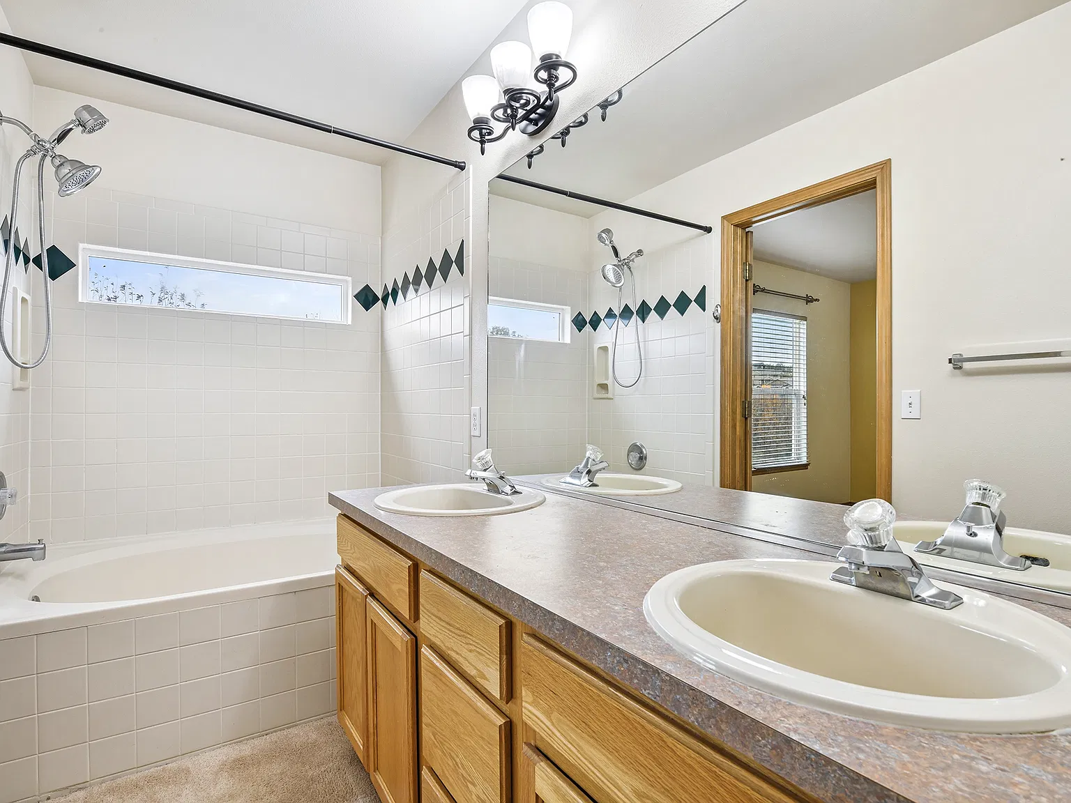 4 bed, 2539 sqft, $2,800 — Photo 3