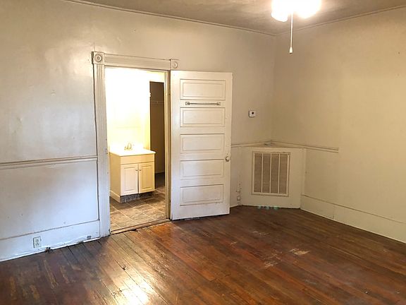 4th image of 712 E Vine St #C