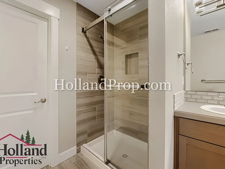 131 NE 30th Ave — Photo 23